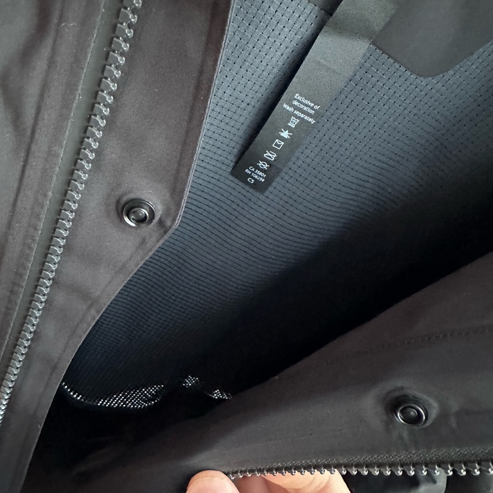 Lululemon Outpour Shell Jacket - Picture 7 of 11